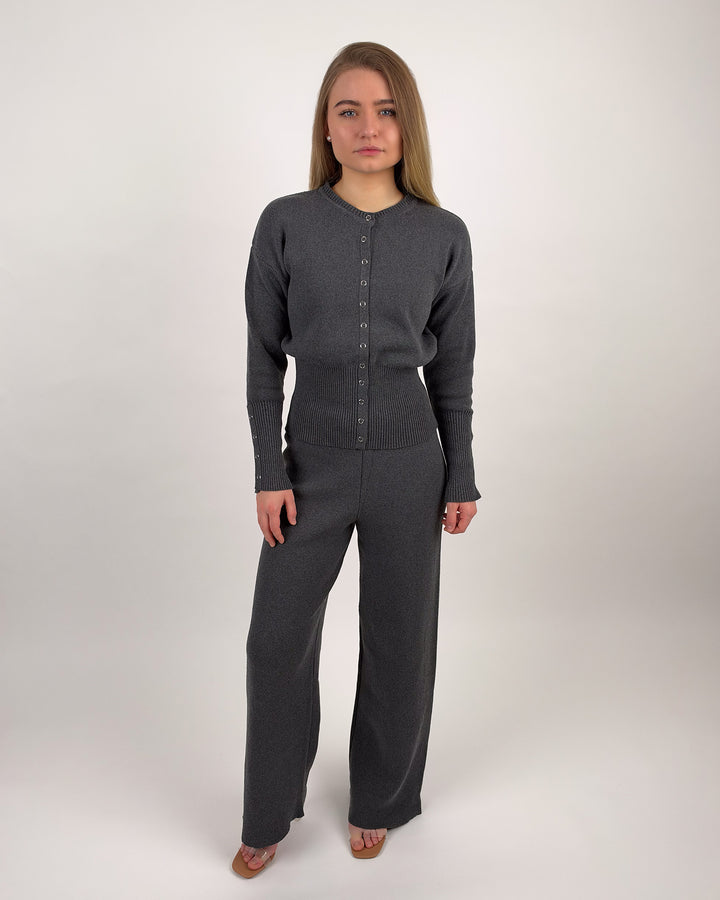Zweiteiliges Strickset mit Knopf-Cardigan und weiter Hose