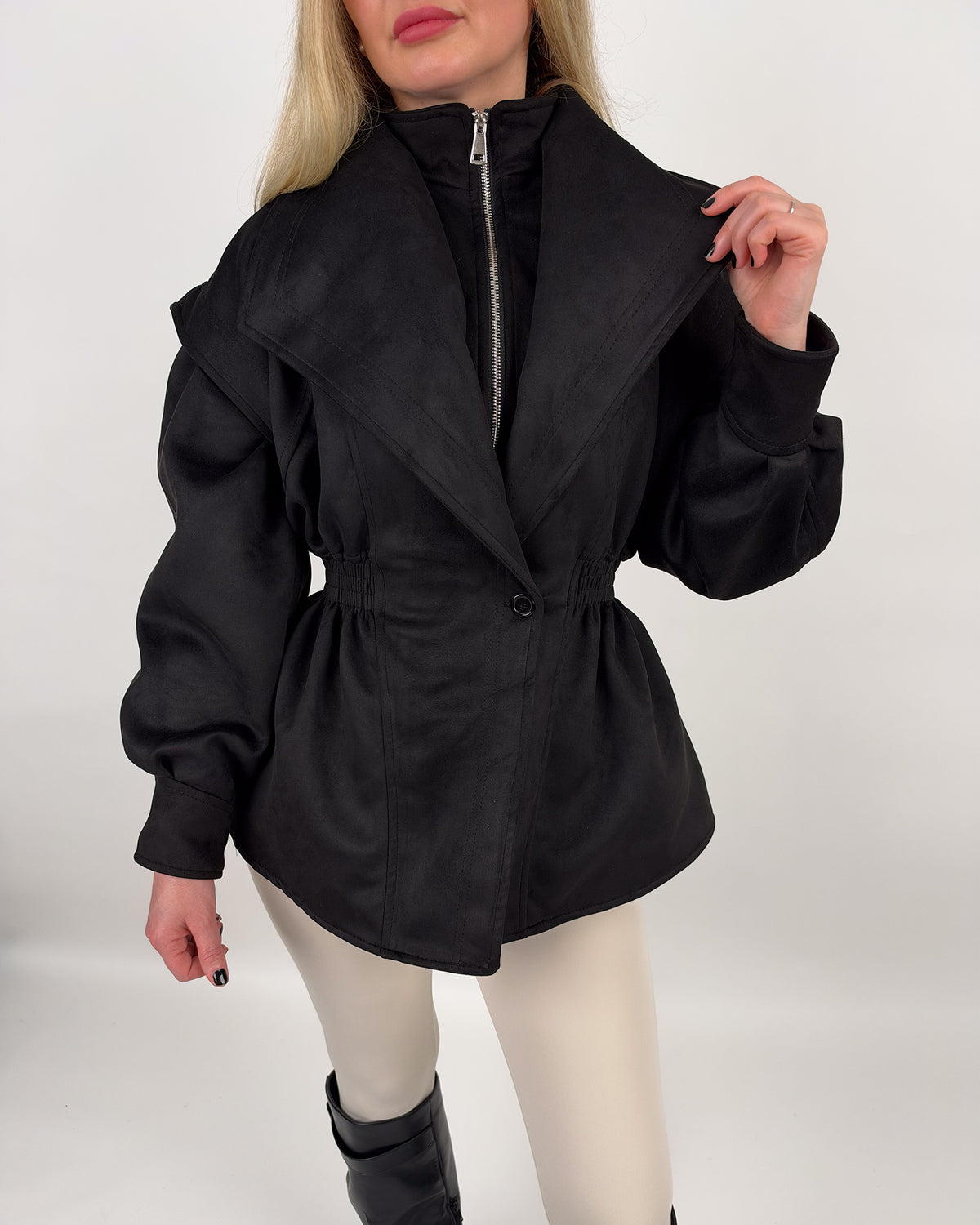 Taillierte Jacke mit Reverskragen – Schwarz