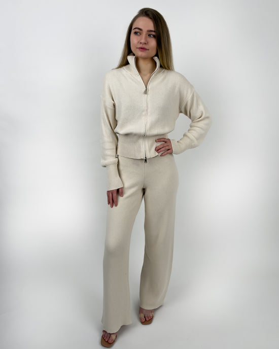 Zweiteiliges Strickset mit Zip-Jacke und weiter Hose