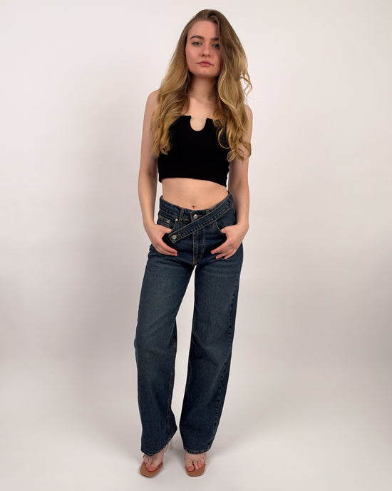 High-Waist Wide Leg Jeans mit asymmetrischem Bund