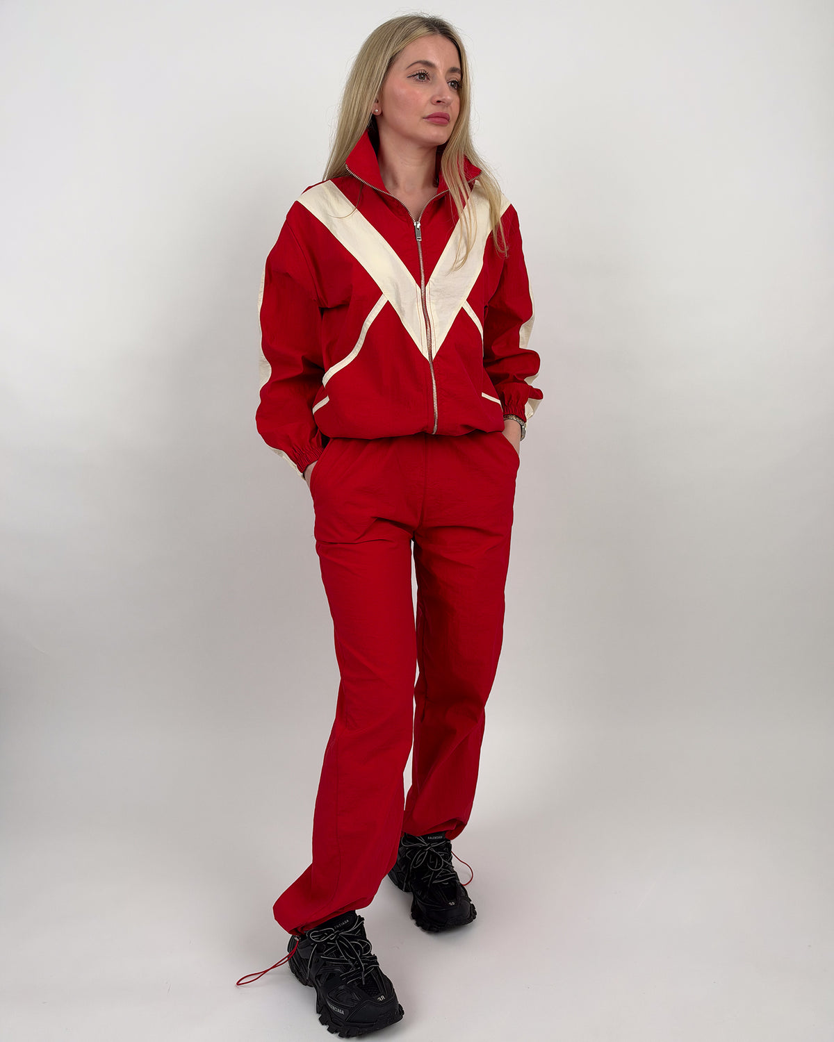 Zweiteiliges Freizeitset mit Zip-Jacke und Kontrastdetails