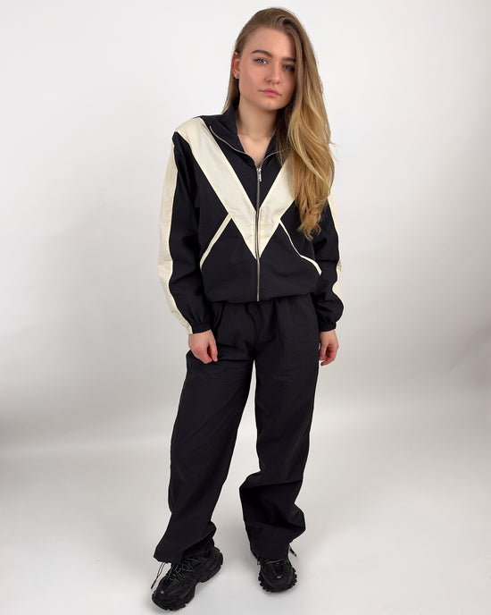 Zweiteiliges Freizeitset mit Zip-Jacke und Kontrastdetails