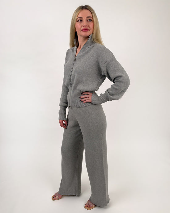 Zweiteiliges Strickset mit Zip-Jacke und weiter Hose