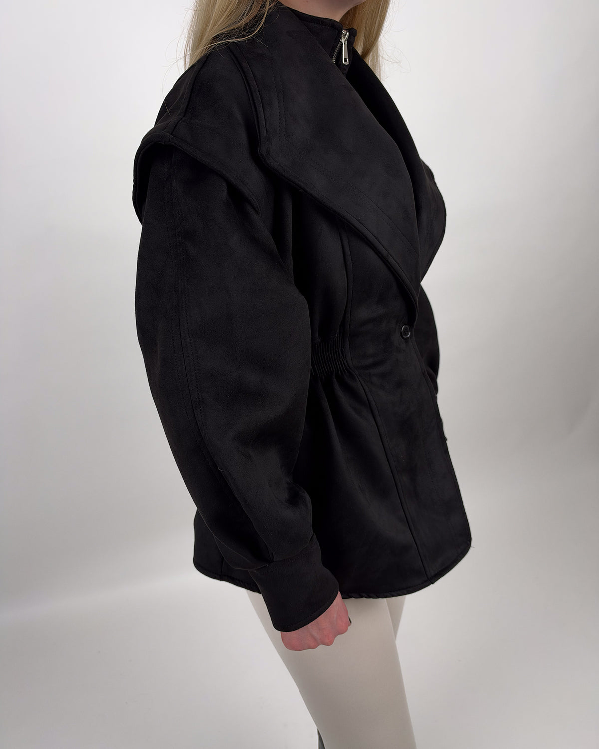 Taillierte Jacke mit Reverskragen – Schwarz