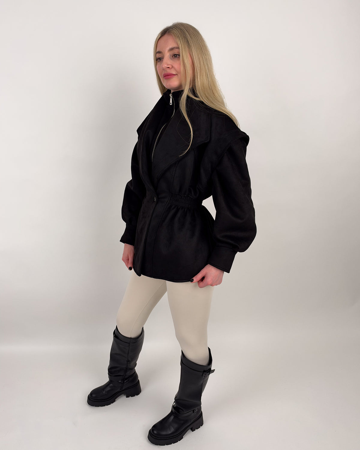 Taillierte Jacke mit Reverskragen – Schwarz