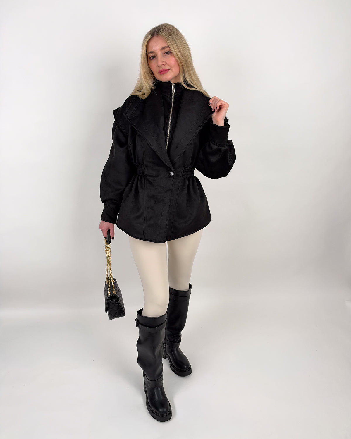 Taillierte Jacke mit Reverskragen – Schwarz