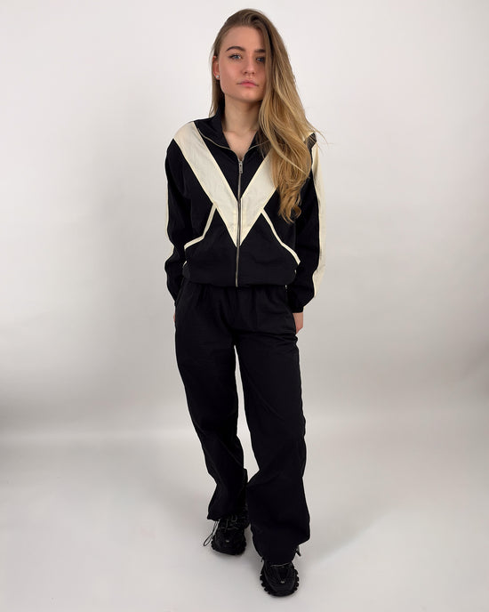 Zweiteiliges Freizeitset mit Zip-Jacke und Kontrastdetails